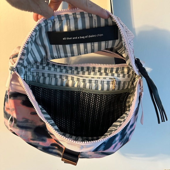 Lululemon crossbody or waist bag❤️ - Picture 5 of 6